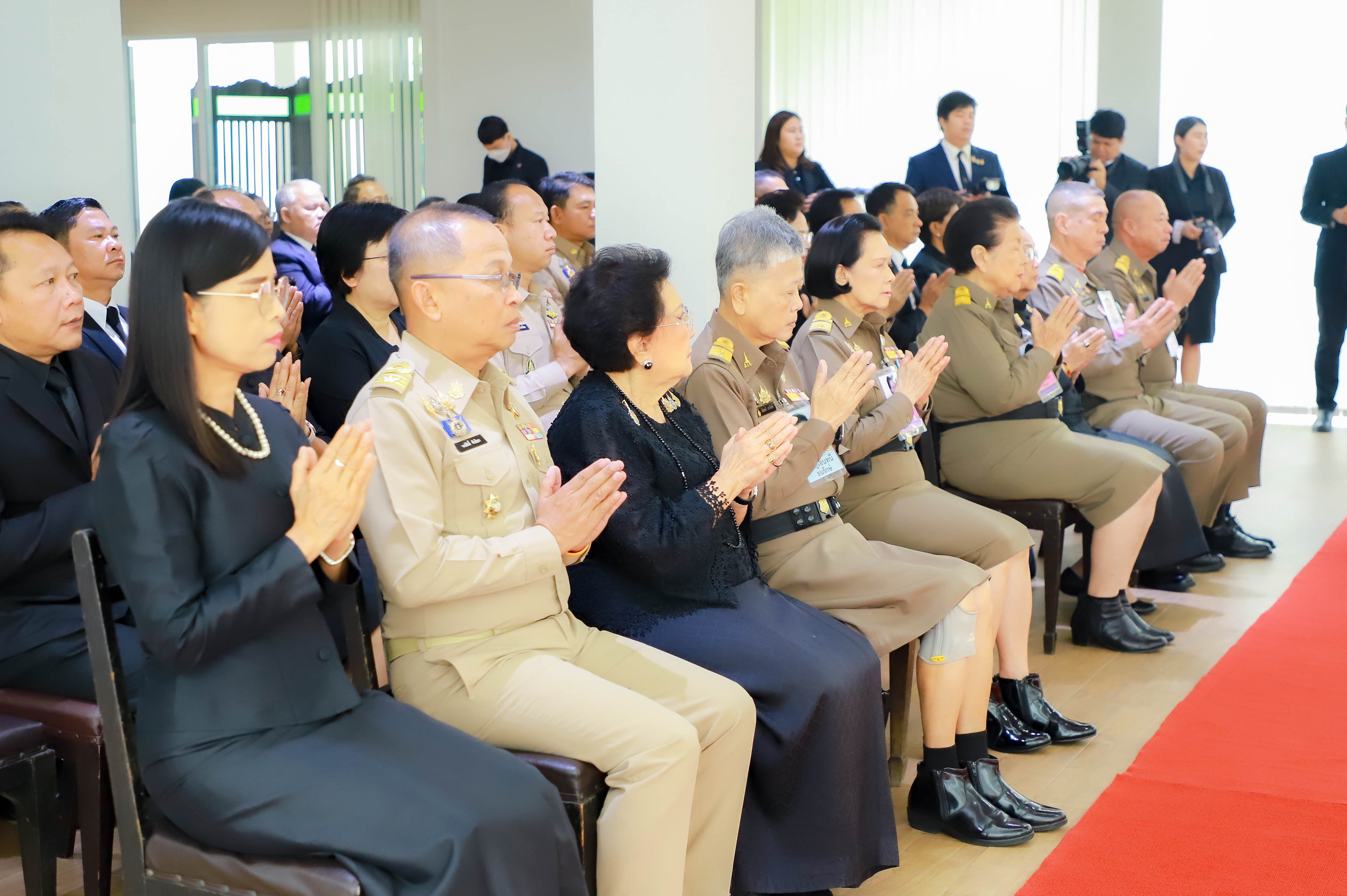 title - ส.ป.ก. เข้าร่วมพิธีเจริญพระพุทธมนต์บำเพ็ญพระราชกุศล ถวายความอาลัยแด่ สมเด็จพระนางเจ้าสิริกิติ์ พระบรมราชินีนาถ พระบรมราชชนนีพันปีหลวง และสมเด็จพระเจ้าลูกเธอ เจ้าฟ้าพัชรกิติยาภา นเรนทิราเทพยวดี กรมหลวงราชสาริณีสิริพัชร มหาวัชรราชธิดา